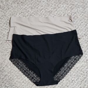 Seamless Black and Tan Panties